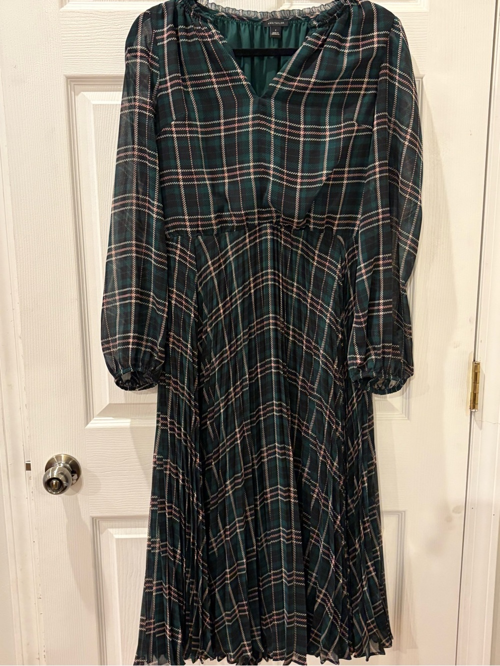 Ann Taylor Plaid Long-Sleeve Midi Dress in Forest Green